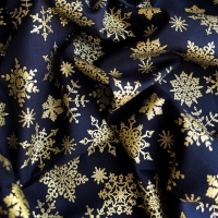 фото ткань новогодняя золотые снежинки на чёрном фоне 