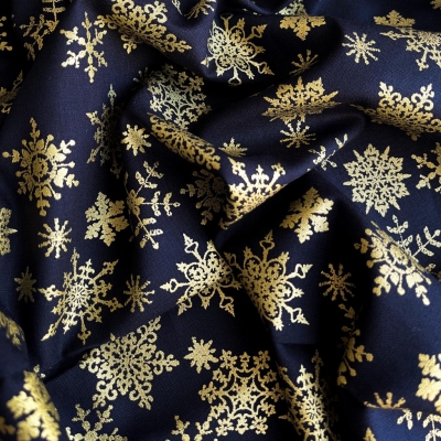 Ткань новогодняя Золотые снежинки на чёрном фоне 